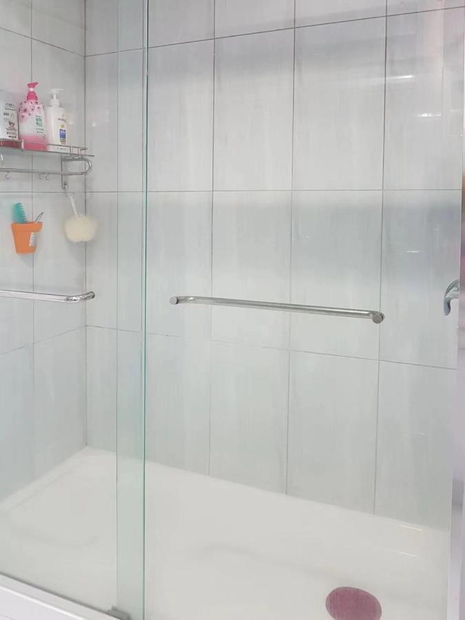 Private Single Room In A House Ричмонд Экстерьер фото